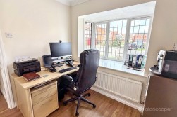 Chichester Close, St Nicolas Park, Nuneaton, CV11 6FZ