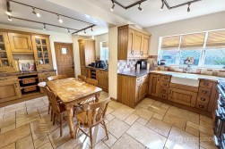 Chichester Close, St Nicolas Park, Nuneaton, CV11 6FZ