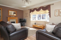 Packwood Close, Maple Park, Nuneaton, CV11 4GG