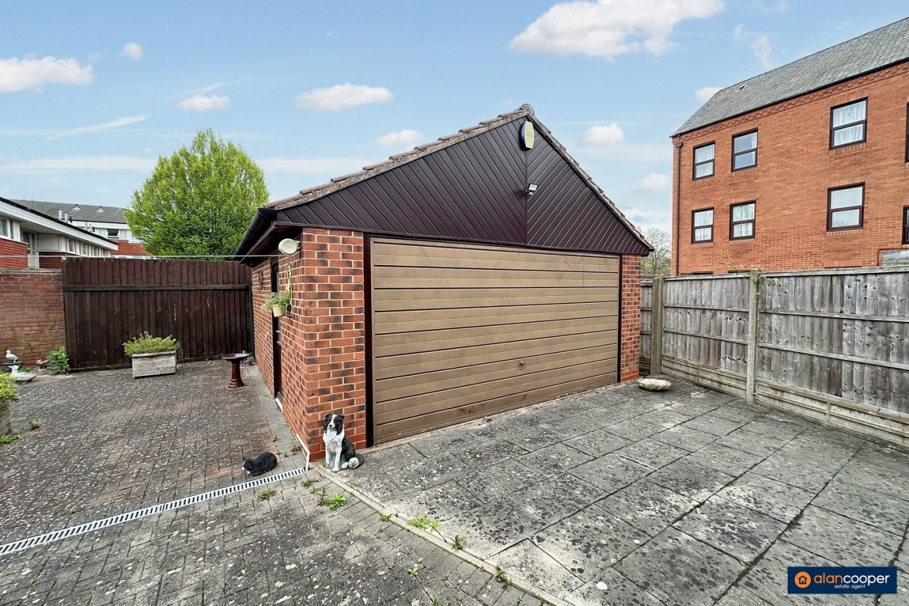 Harcourt Gardens, Nuneaton, CV11 5UR
