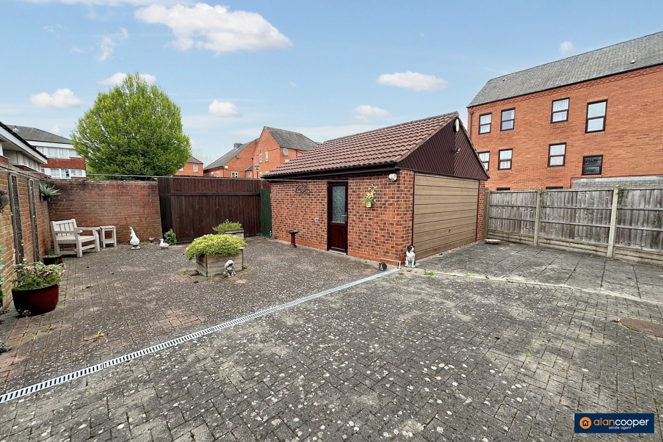 Harcourt Gardens, Nuneaton, CV11 5UR