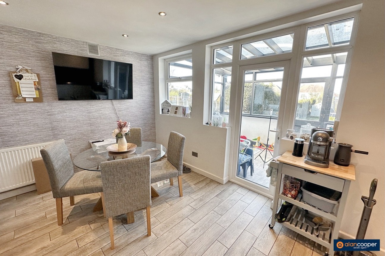 Carisbrook Road, Weddington, Nuneaton, CV10 0BT