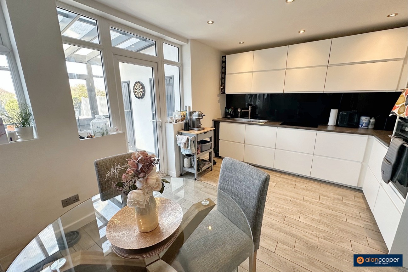 Carisbrook Road, Weddington, Nuneaton, CV10 0BT