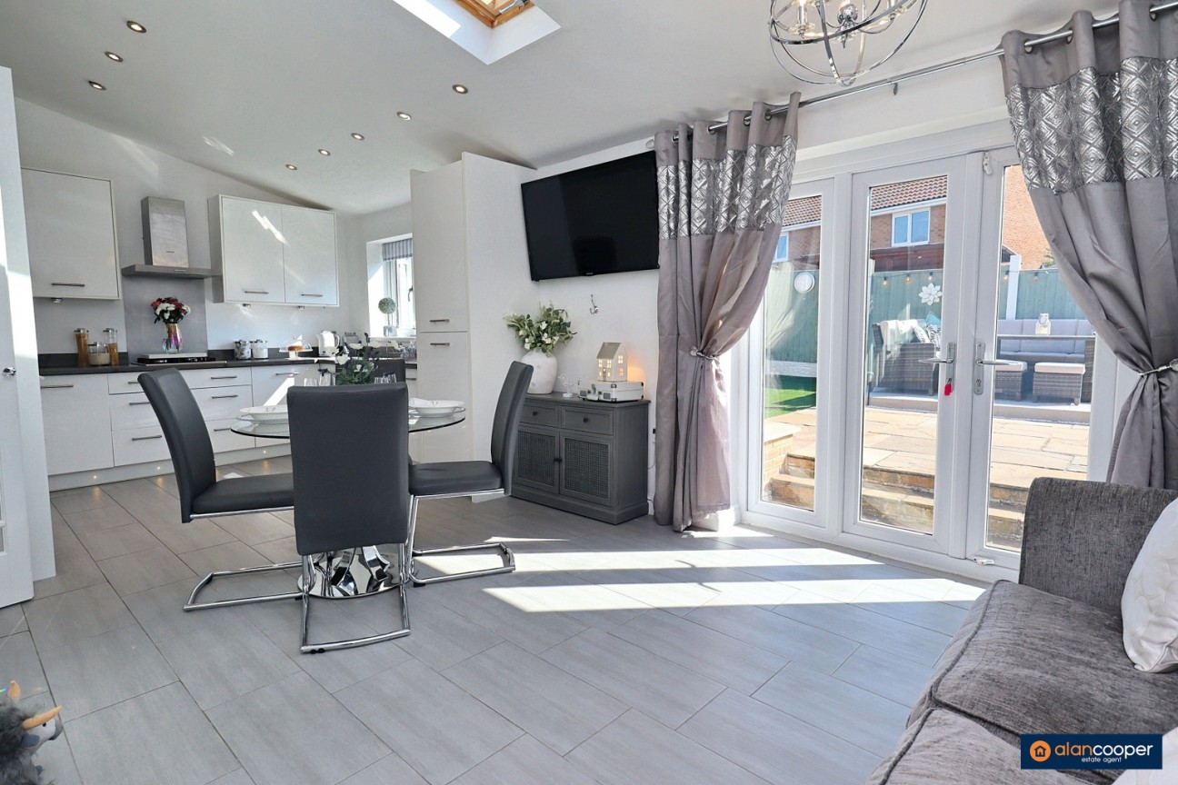 Liskeard Close, Horeston Grange, Nuneaton, CV11 6FJ