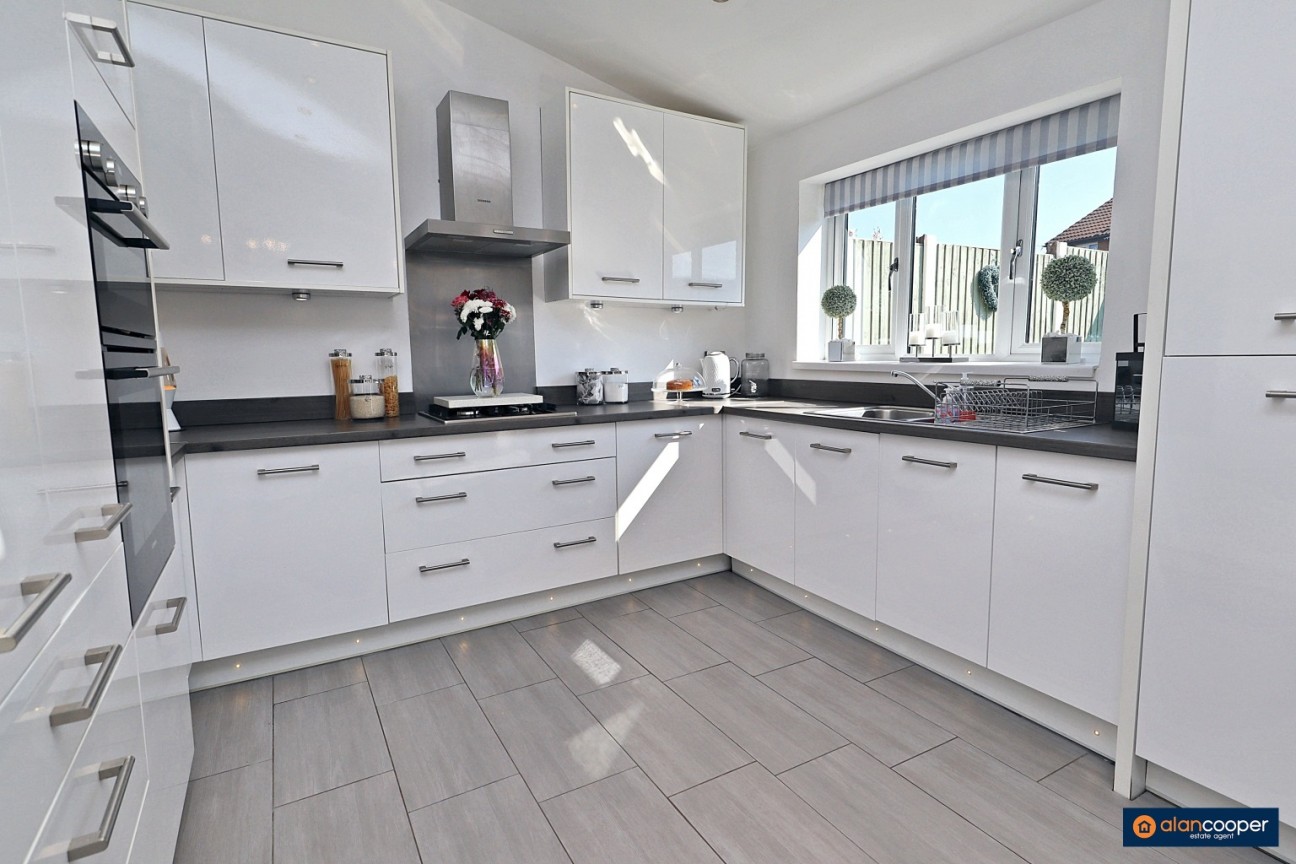 Liskeard Close, Horeston Grange, Nuneaton, CV11 6FJ