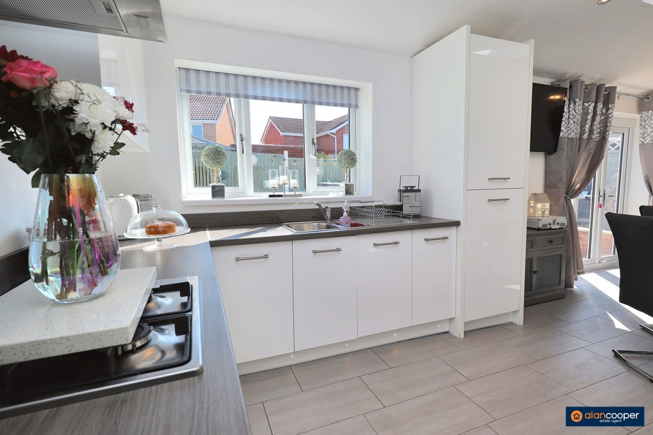 Liskeard Close, Horeston Grange, Nuneaton, CV11 6FJ