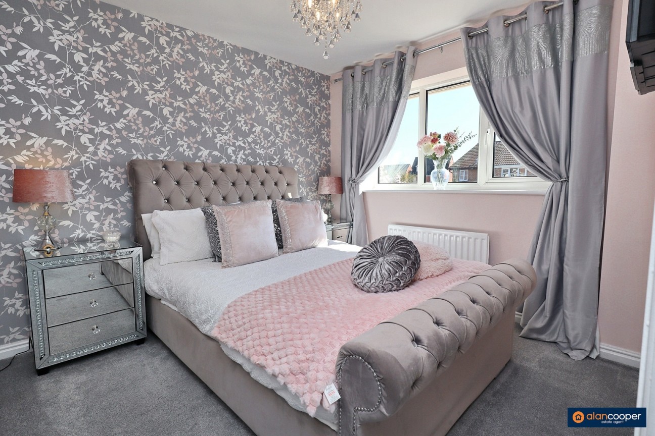 Liskeard Close, Horeston Grange, Nuneaton, CV11 6FJ