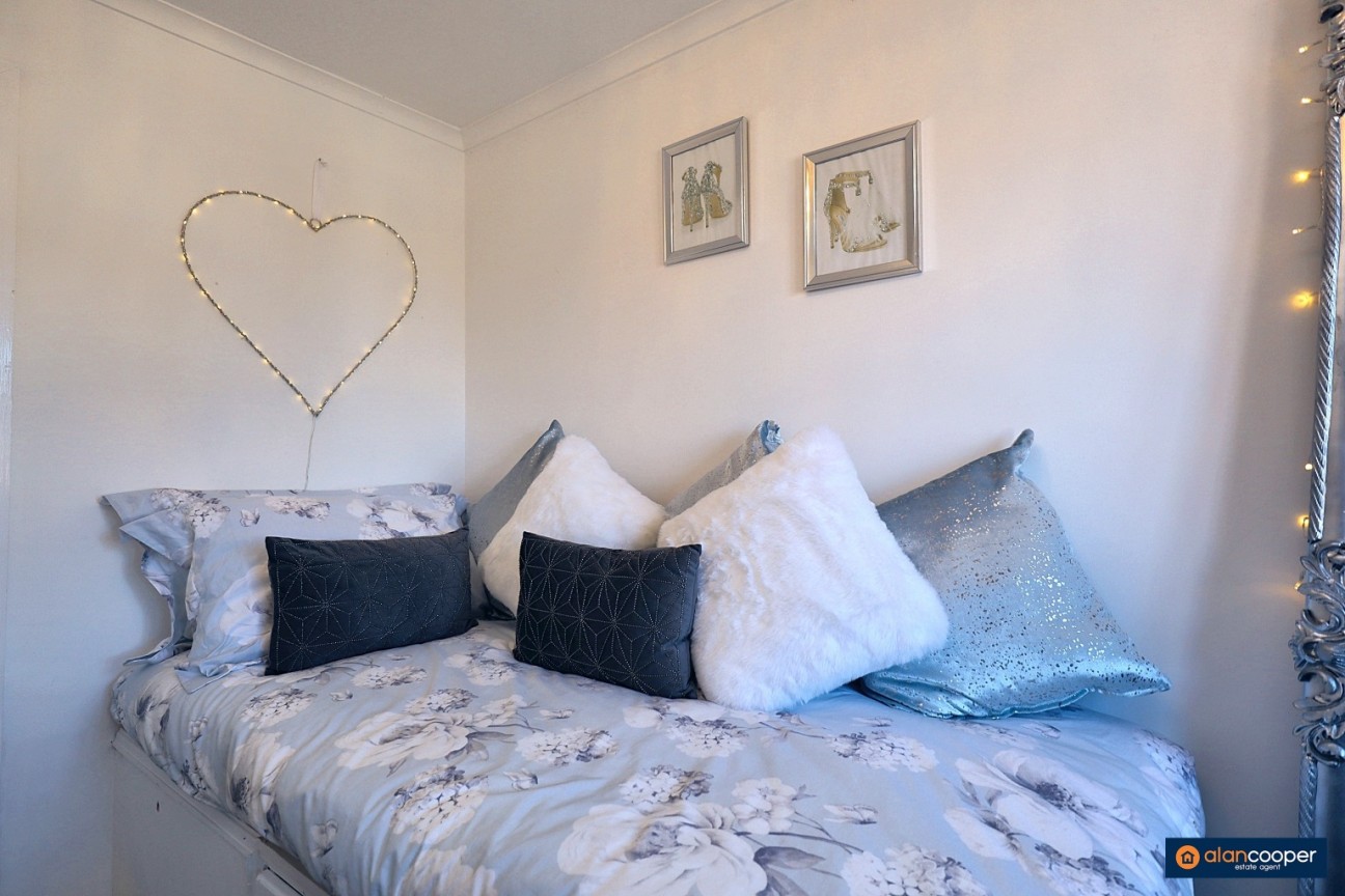 Liskeard Close, Horeston Grange, Nuneaton, CV11 6FJ