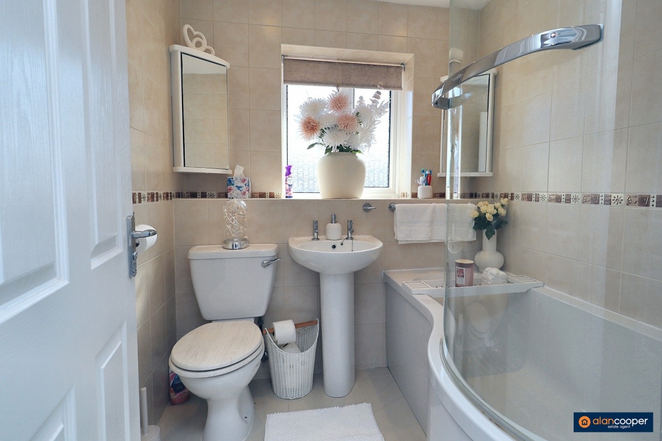Liskeard Close, Horeston Grange, Nuneaton, CV11 6FJ