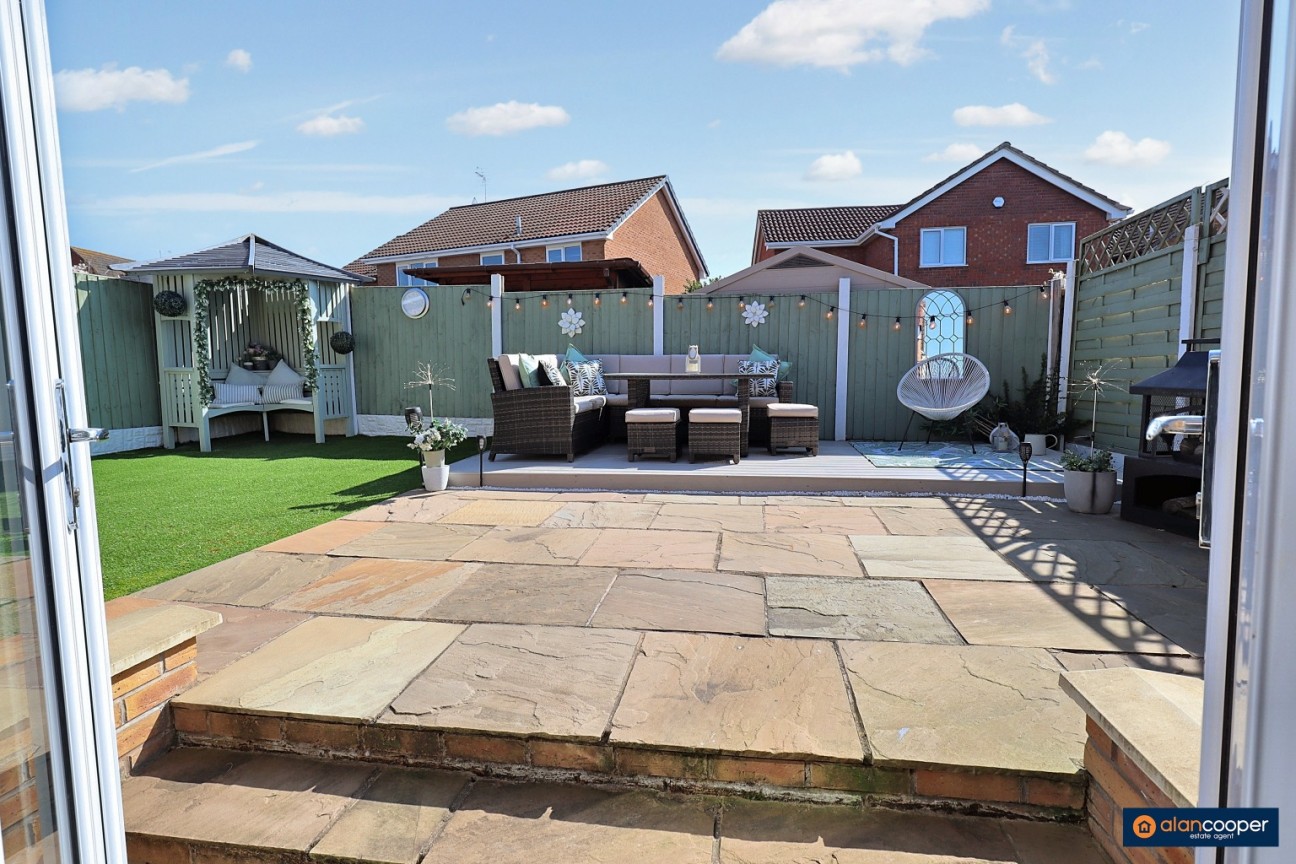 Liskeard Close, Horeston Grange, Nuneaton, CV11 6FJ