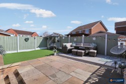 Liskeard Close, Horeston Grange, Nuneaton, CV11 6FJ