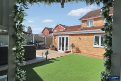 Liskeard Close, Horeston Grange, Nuneaton, CV11 6FJ