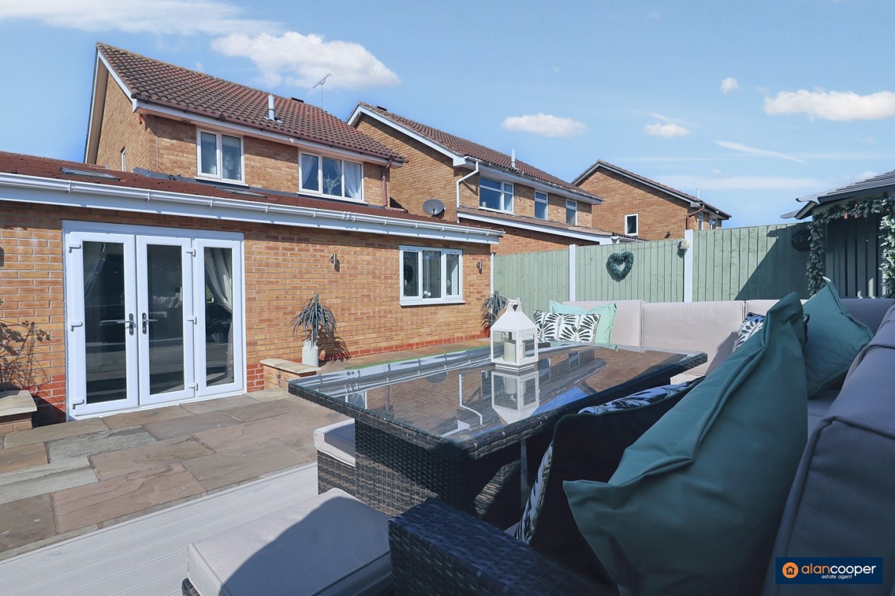 Liskeard Close, Horeston Grange, Nuneaton, CV11 6FJ