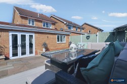 Liskeard Close, Horeston Grange, Nuneaton, CV11 6FJ