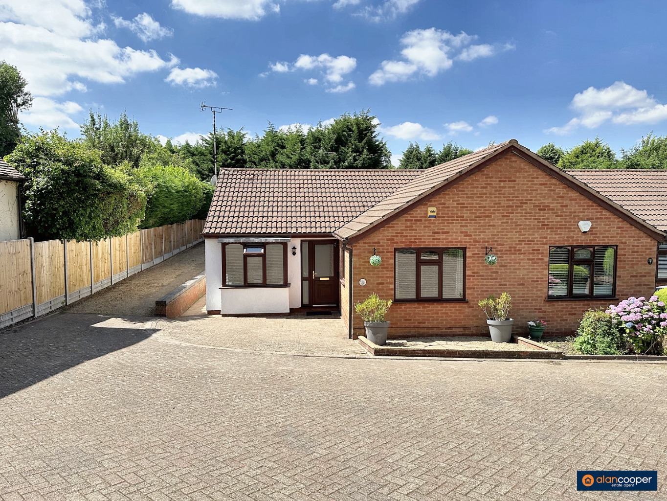 The Hollows, Lutterworth Road, Nuneaton, CV11 6QA