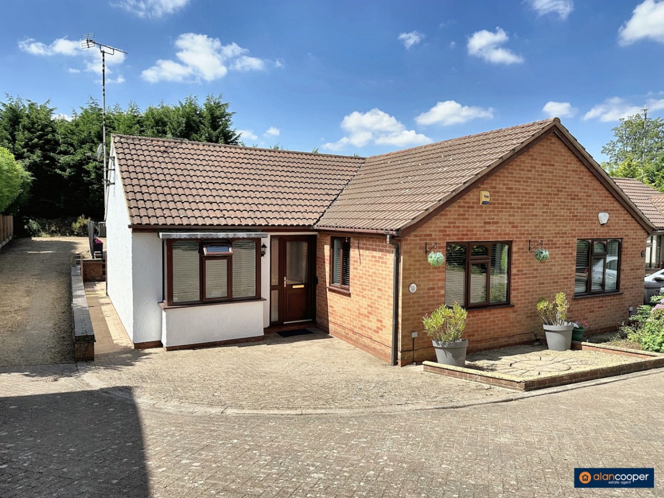 The Hollows, Lutterworth Road, Nuneaton, CV11 6QA