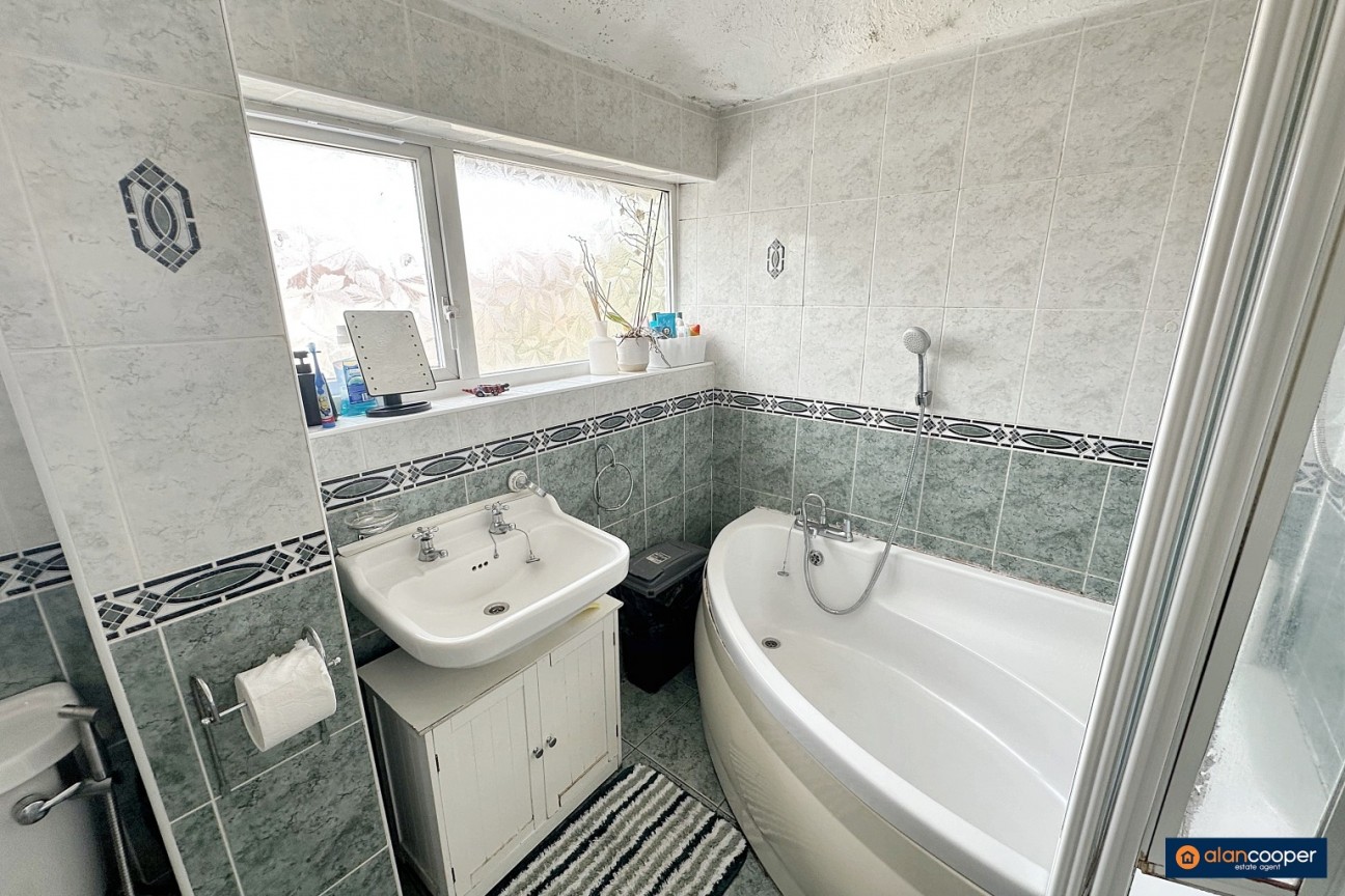 Norfolk Crescent, Lindley Park, Nuneaton, CV10 8BY