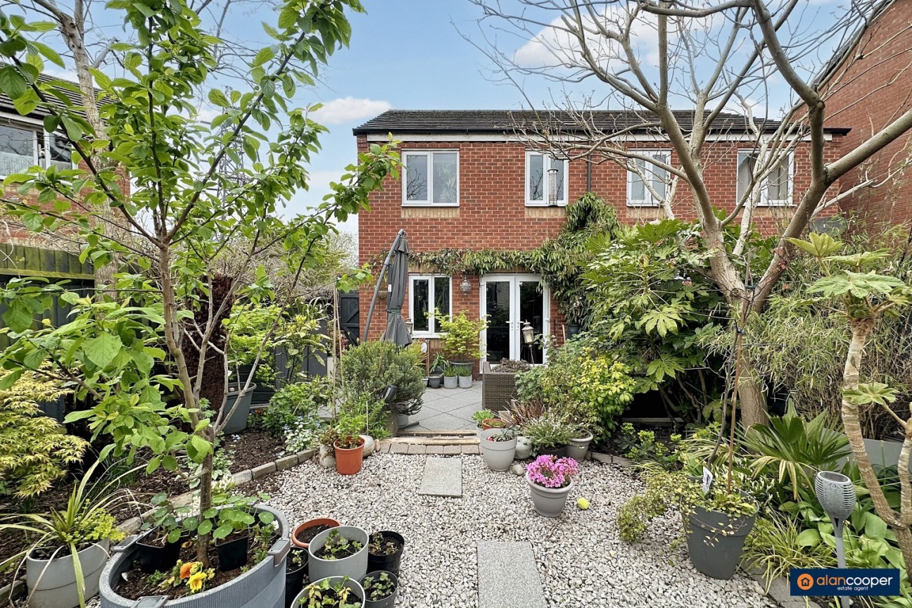 Cygnet Avenue, Penn's Croft, Nuneaton, CV10 7GP