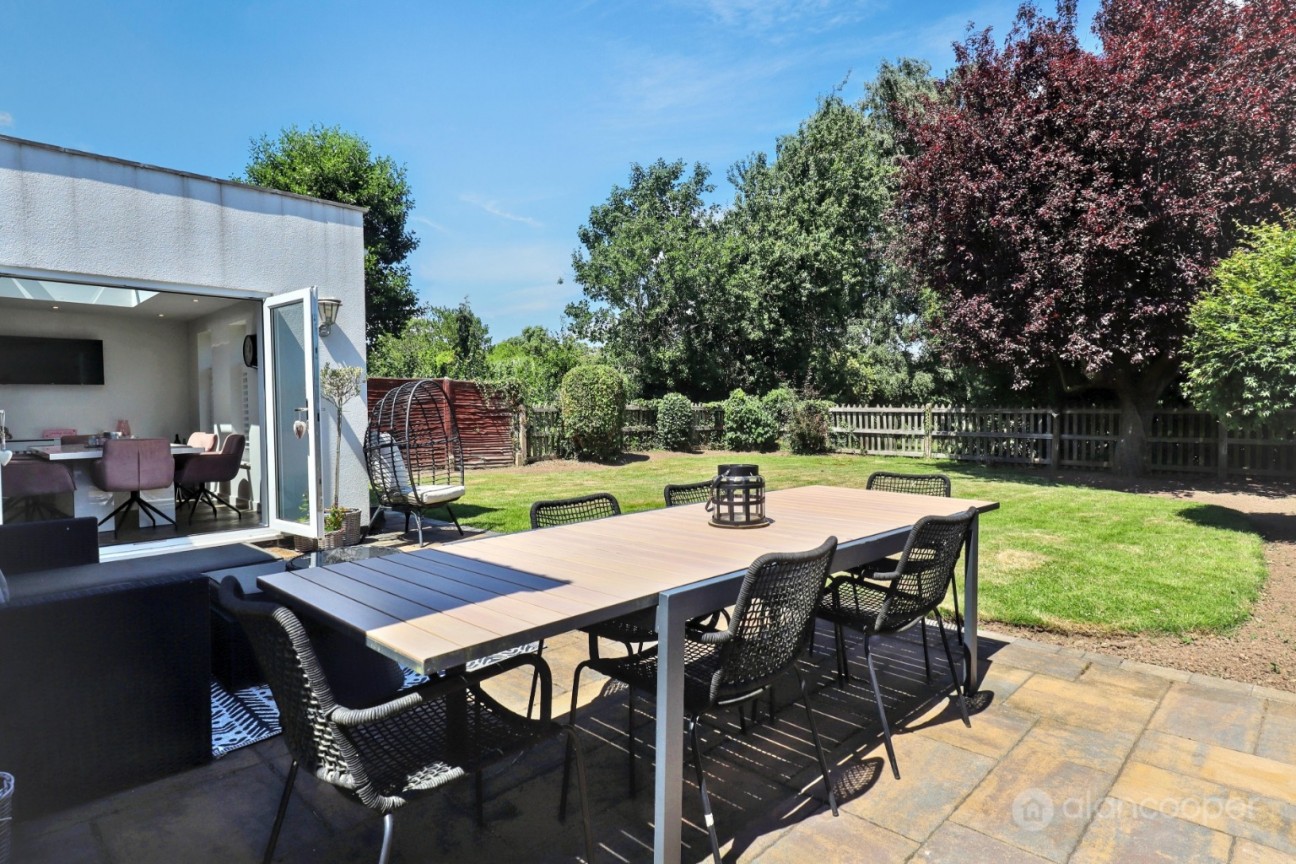 Ambleside Way, St Nicolas Park, Nuneaton, CV11 6AT