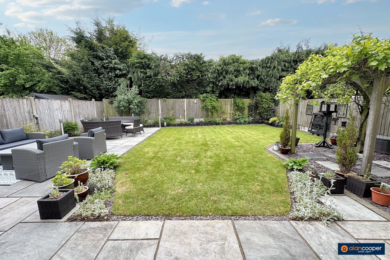 Langdale Drive, St Nicolas Park, Nuneaton, CV11 6EY