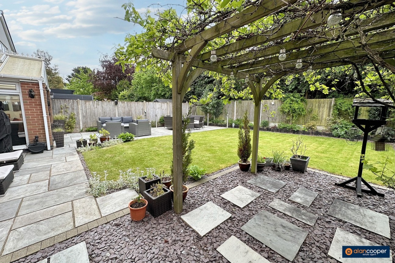 Langdale Drive, St Nicolas Park, Nuneaton, CV11 6EY