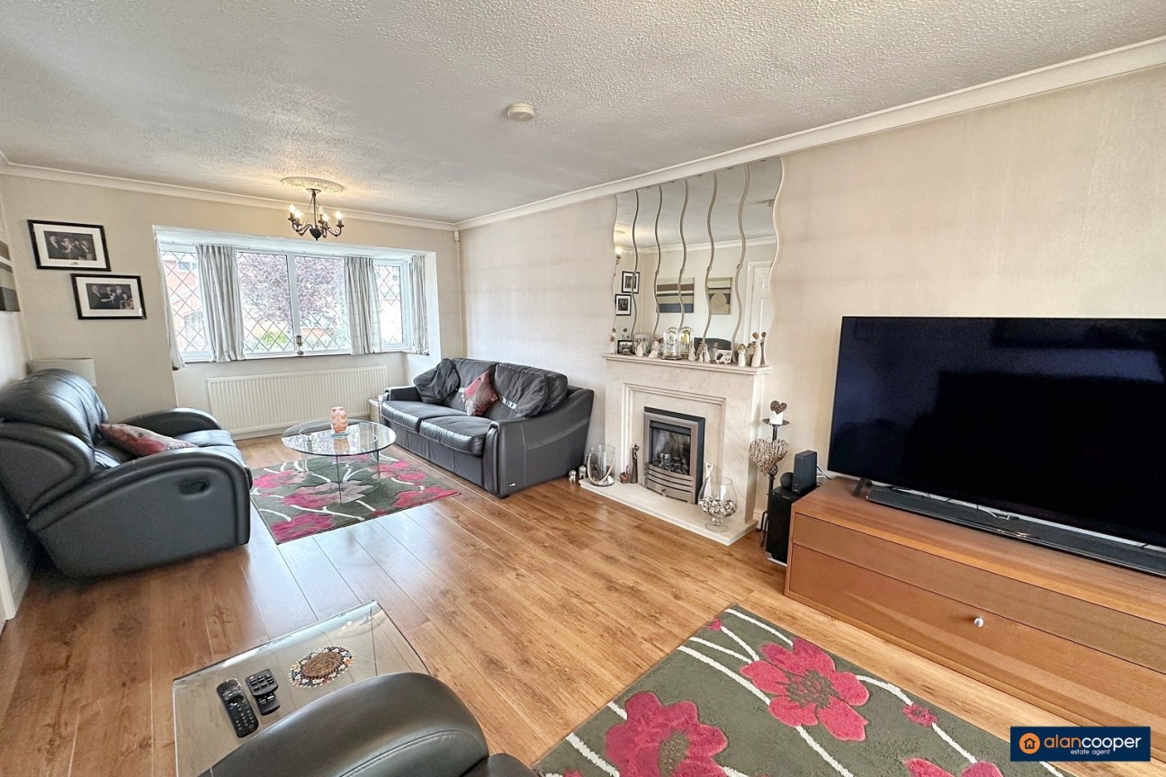 Langdale Drive, St Nicolas Park, Nuneaton, CV11 6EY