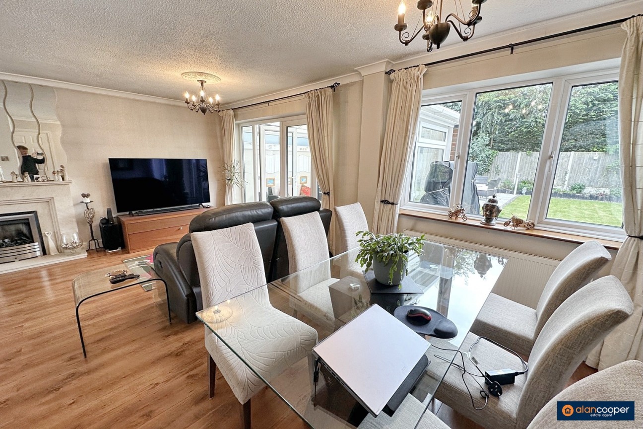 Langdale Drive, St Nicolas Park, Nuneaton, CV11 6EY