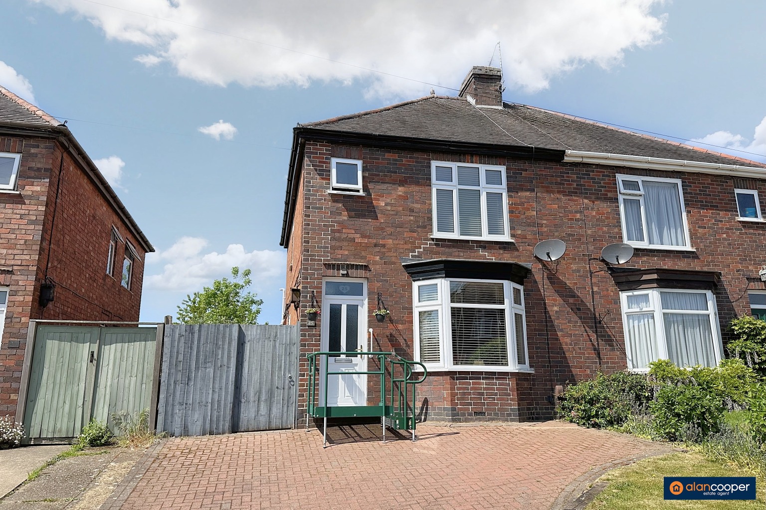 Barnacle Lane, Bulkington, CV12 9RJ