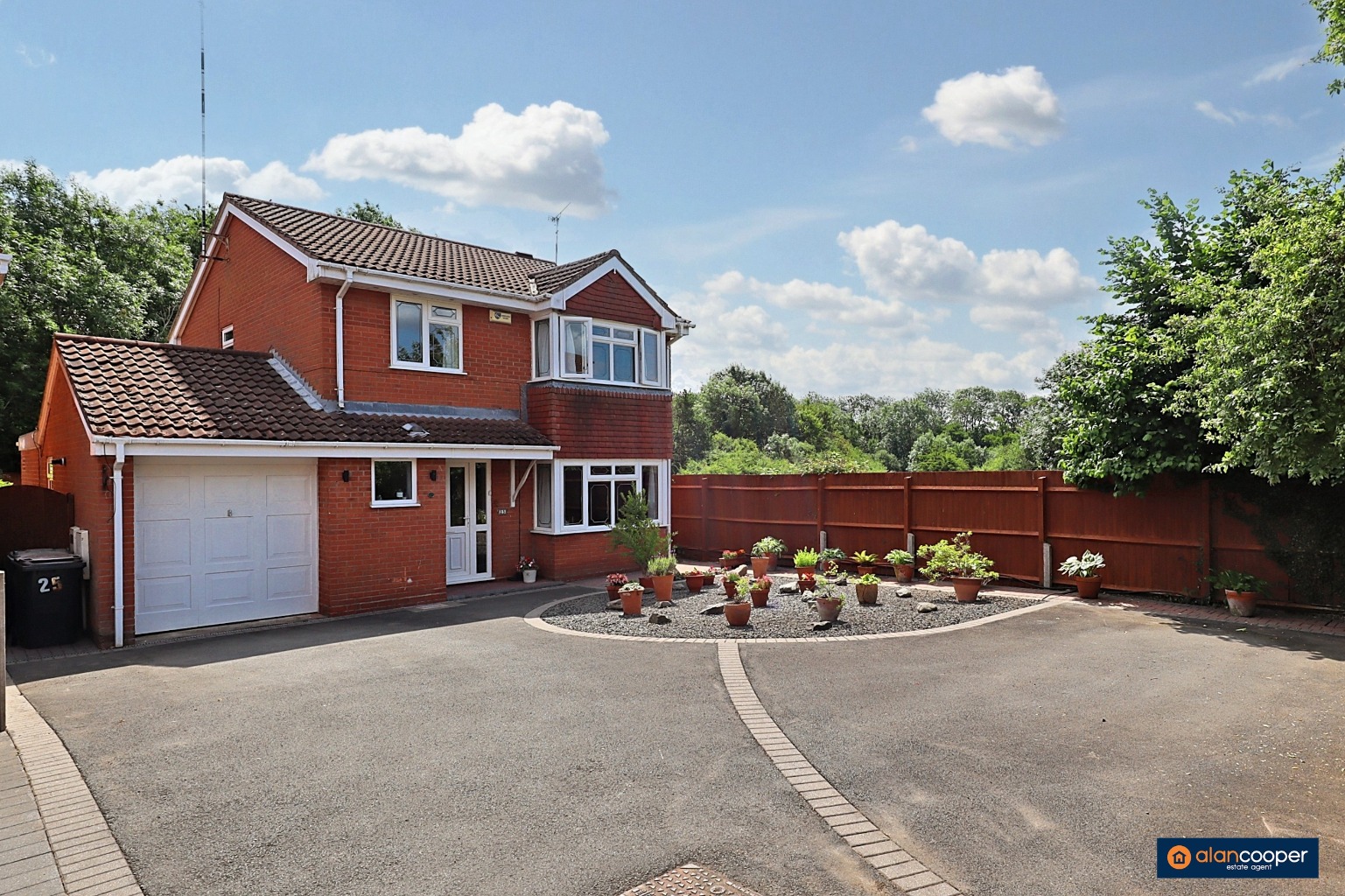 Dickens Close, Galley Common, Nuneaton, CV10 9SQ