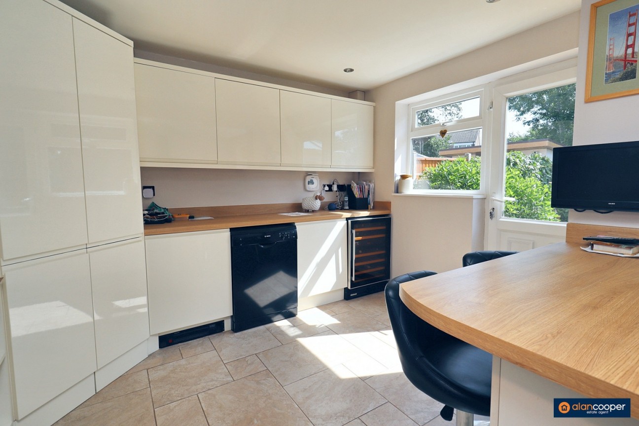 Dickens Close, Galley Common, Nuneaton, CV10 9SQ