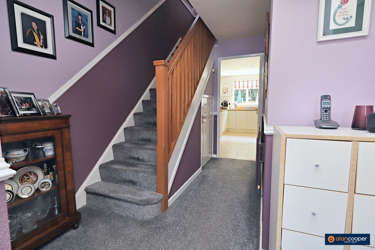 Dickens Close, Galley Common, Nuneaton, CV10 9SQ