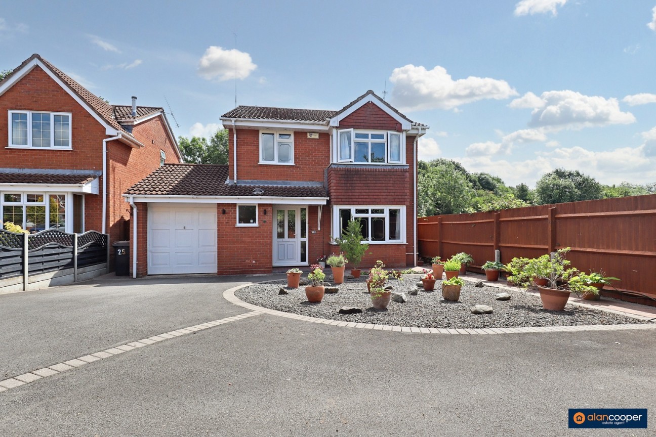 Dickens Close, Galley Common, Nuneaton, CV10 9SQ