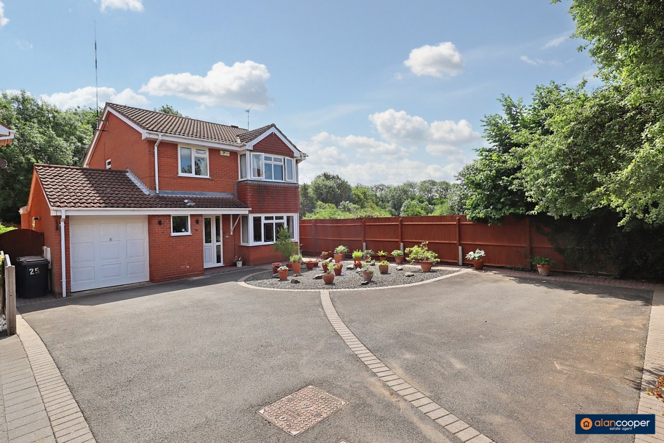 Dickens Close, Galley Common, Nuneaton, CV10 9SQ