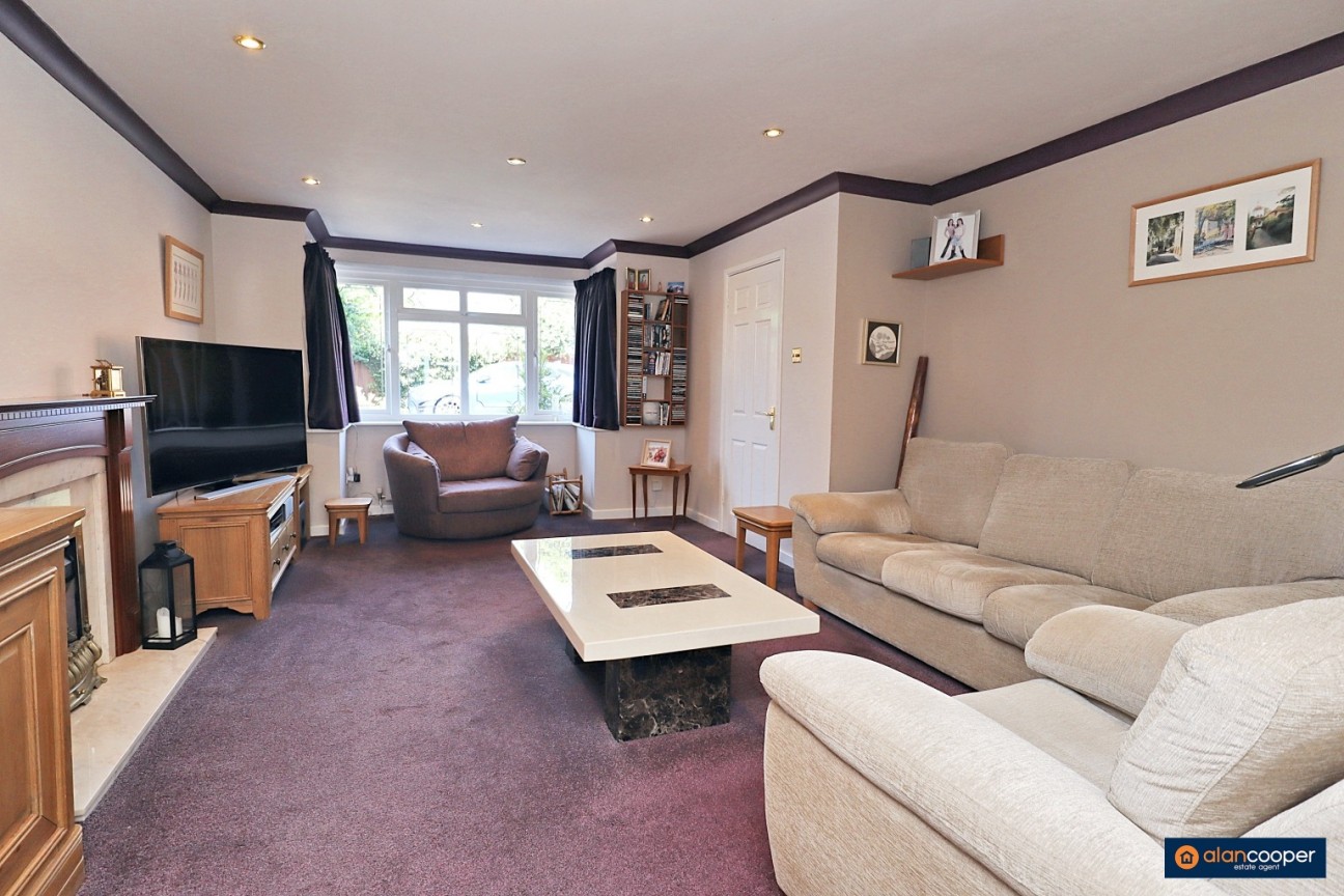 Dickens Close, Galley Common, Nuneaton, CV10 9SQ