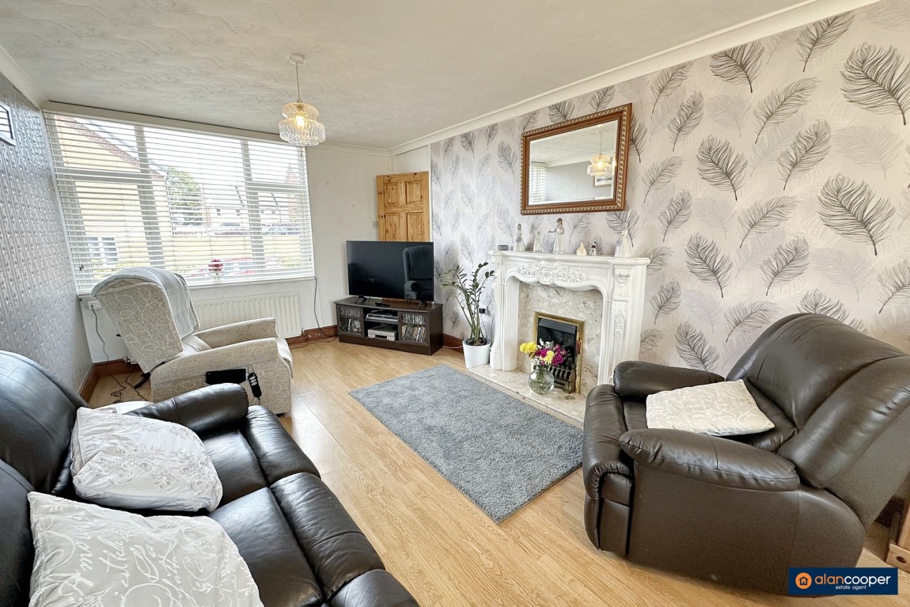 York Avenue, Atherstone, CV9 3DB