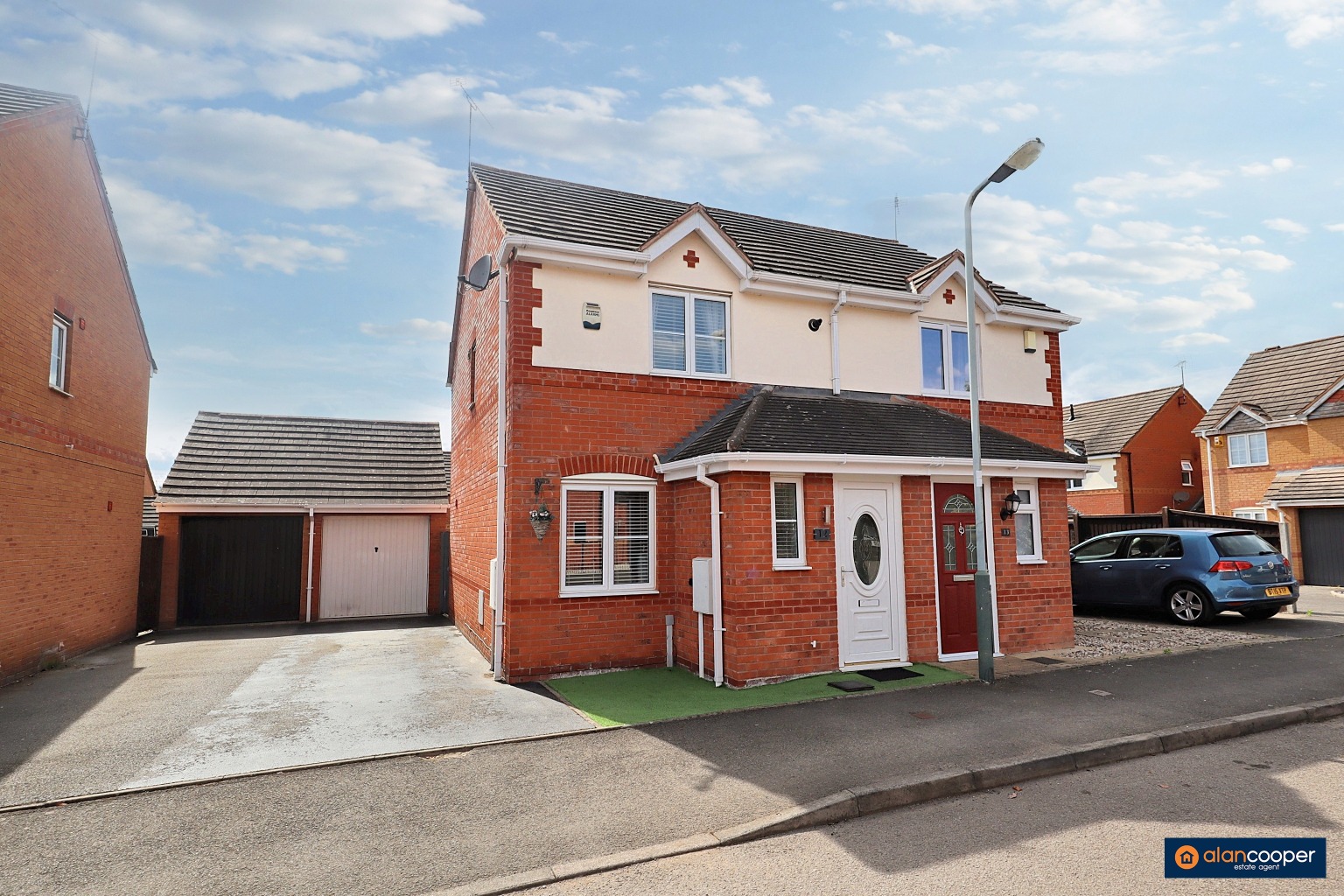 Upton Drive, Maple Park, Nuneaton, CV11 4GF