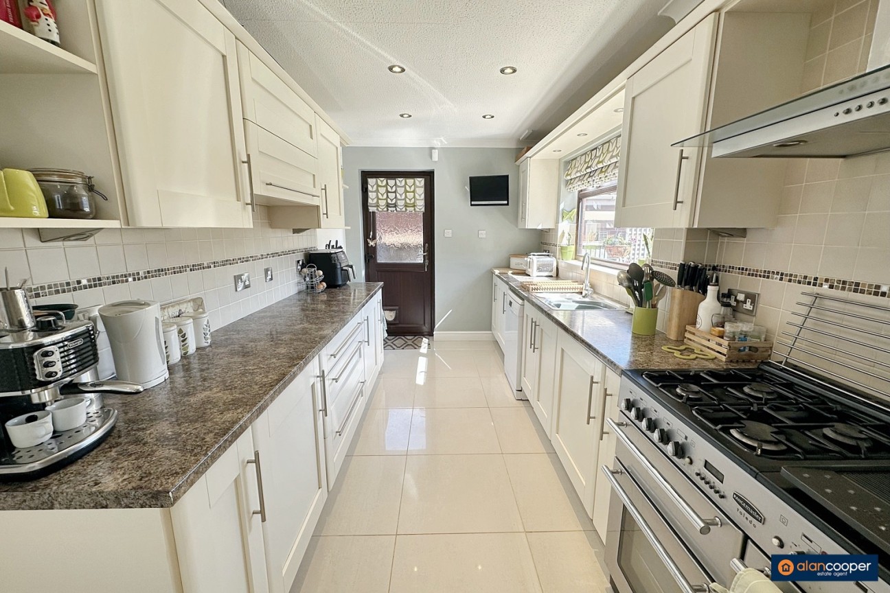 Rainsbrook Drive, Whitestone, Nuneaton, CV11 6UE