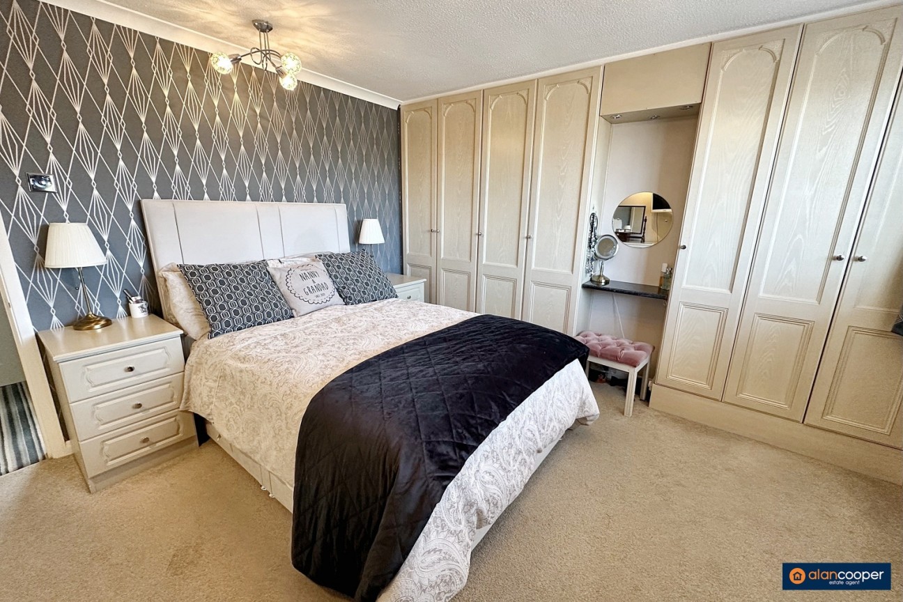 Rainsbrook Drive, Whitestone, Nuneaton, CV11 6UE