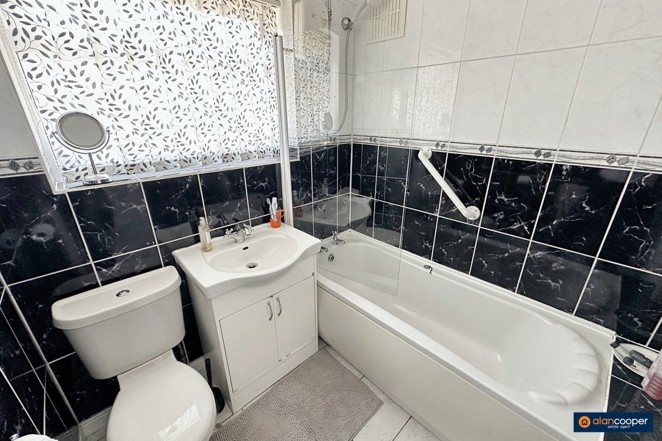 Pennine Way, Church Farm, Nuneaton, CV10 8PW