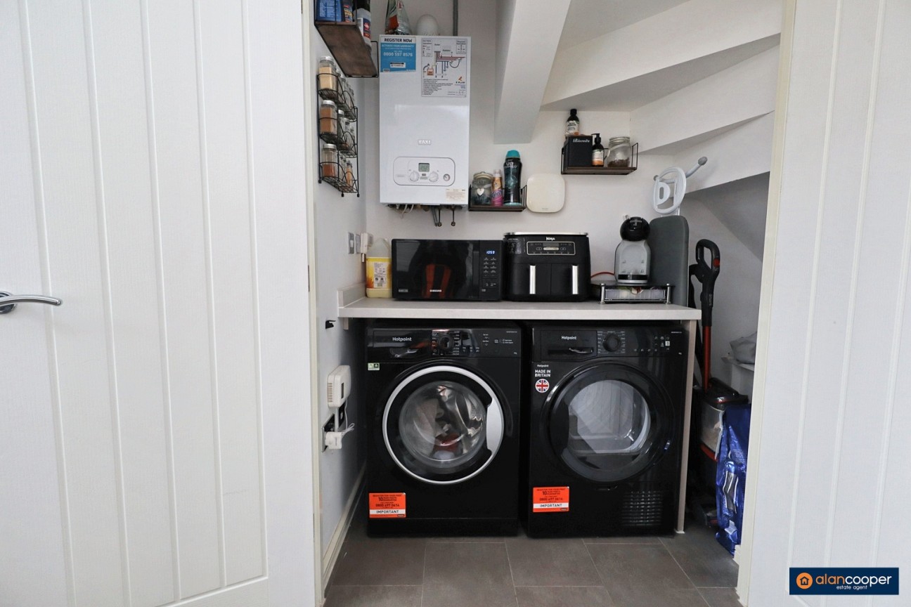 Macaw Close, Galley Common, Nuneaton, CV10 9TX