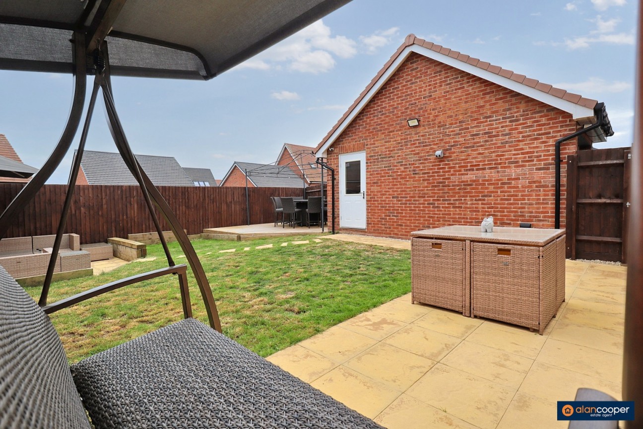 Macaw Close, Galley Common, Nuneaton, CV10 9TX