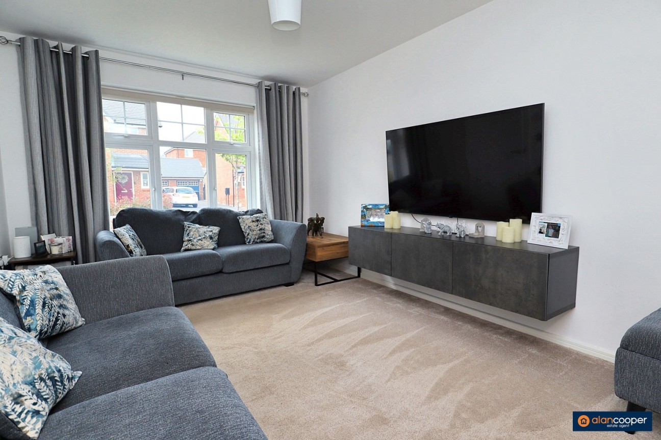 Macaw Close, Galley Common, Nuneaton, CV10 9TX