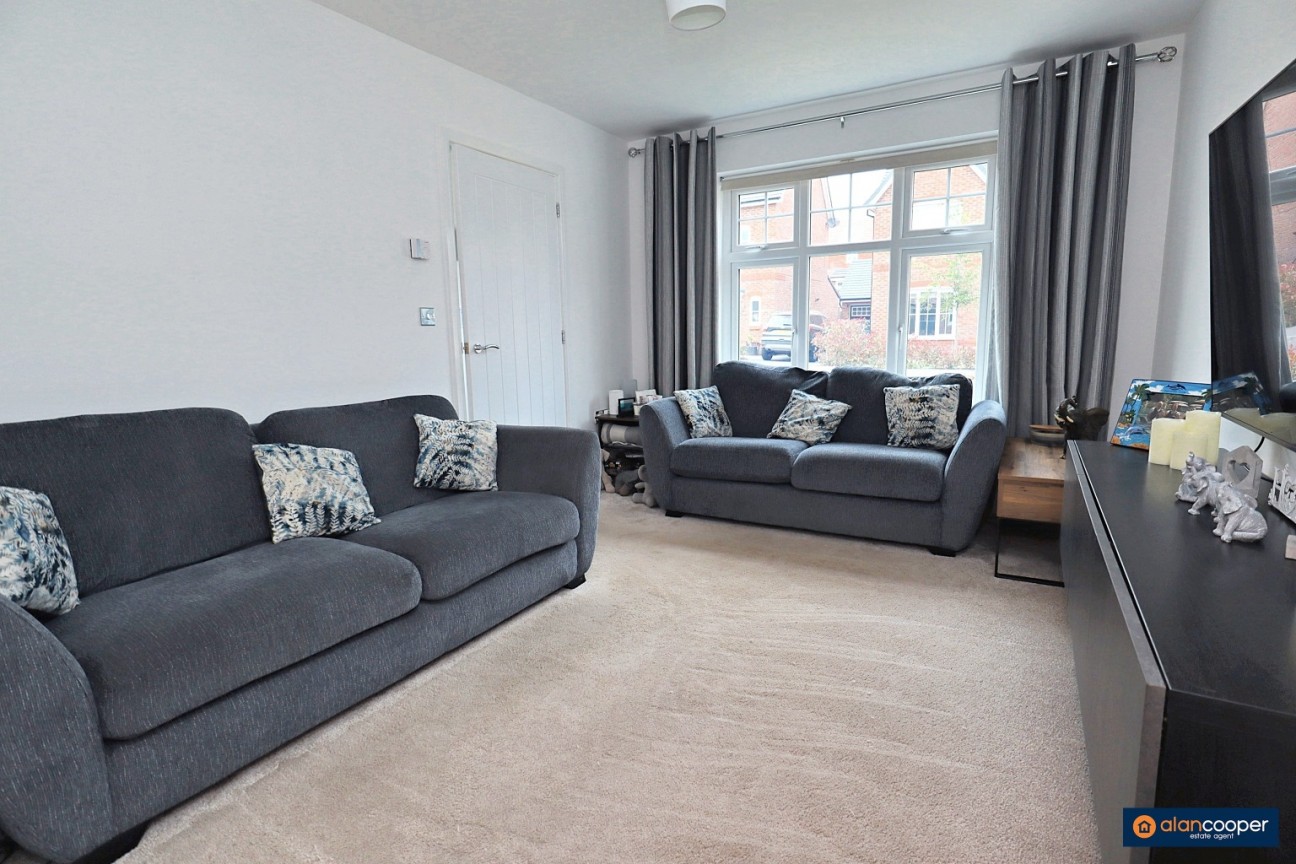 Macaw Close, Galley Common, Nuneaton, CV10 9TX