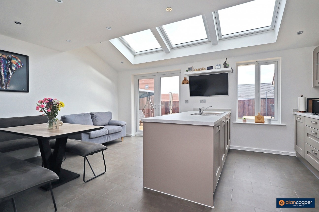 Macaw Close, Galley Common, Nuneaton, CV10 9TX