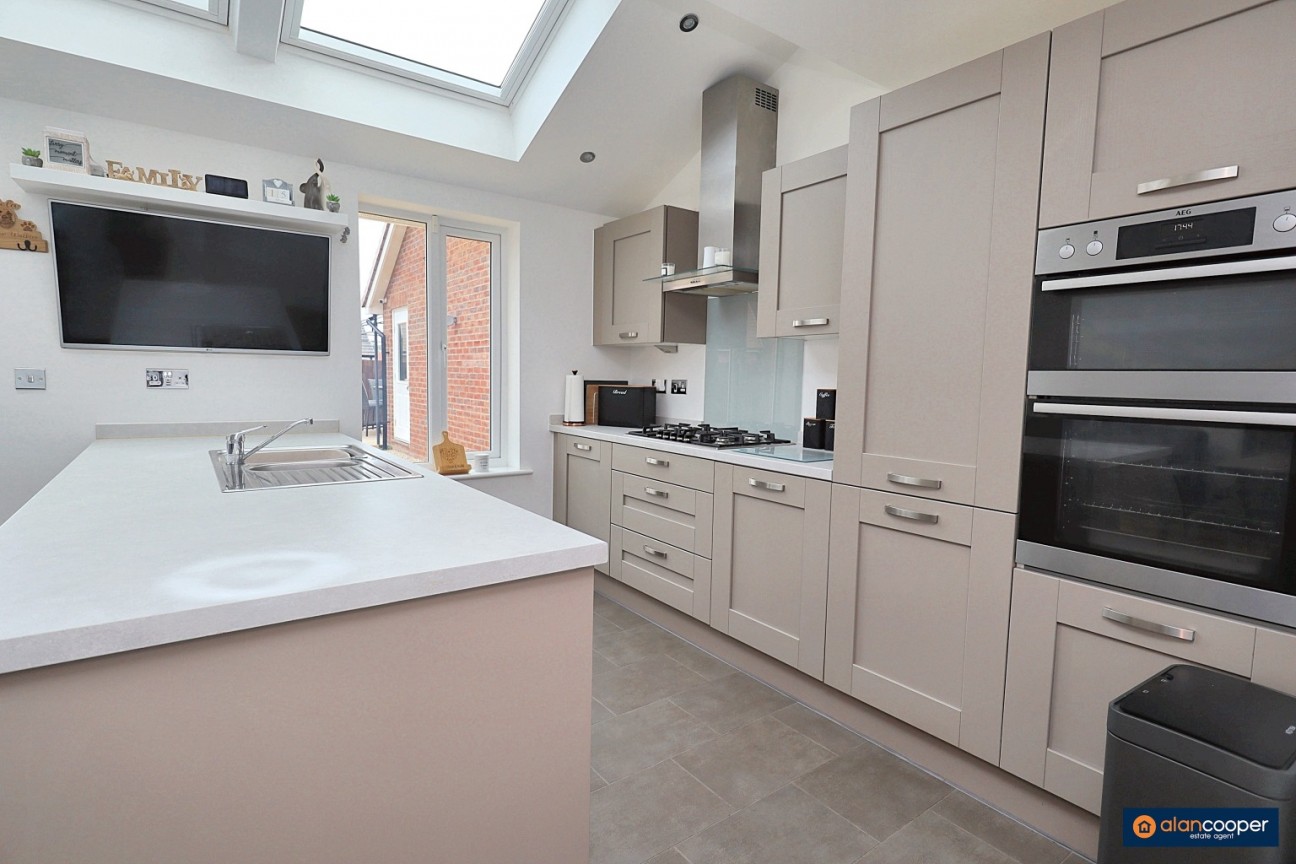 Macaw Close, Galley Common, Nuneaton, CV10 9TX