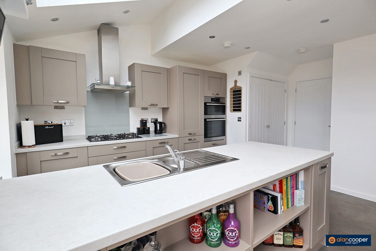 Macaw Close, Galley Common, Nuneaton, CV10 9TX