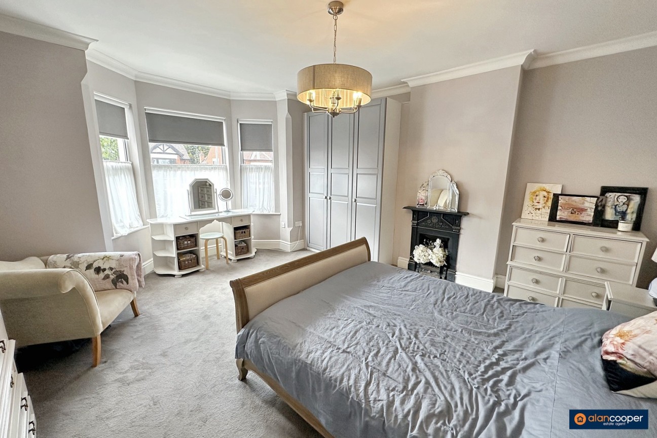 Manor Court Road, Nuneaton, CV11 5HG