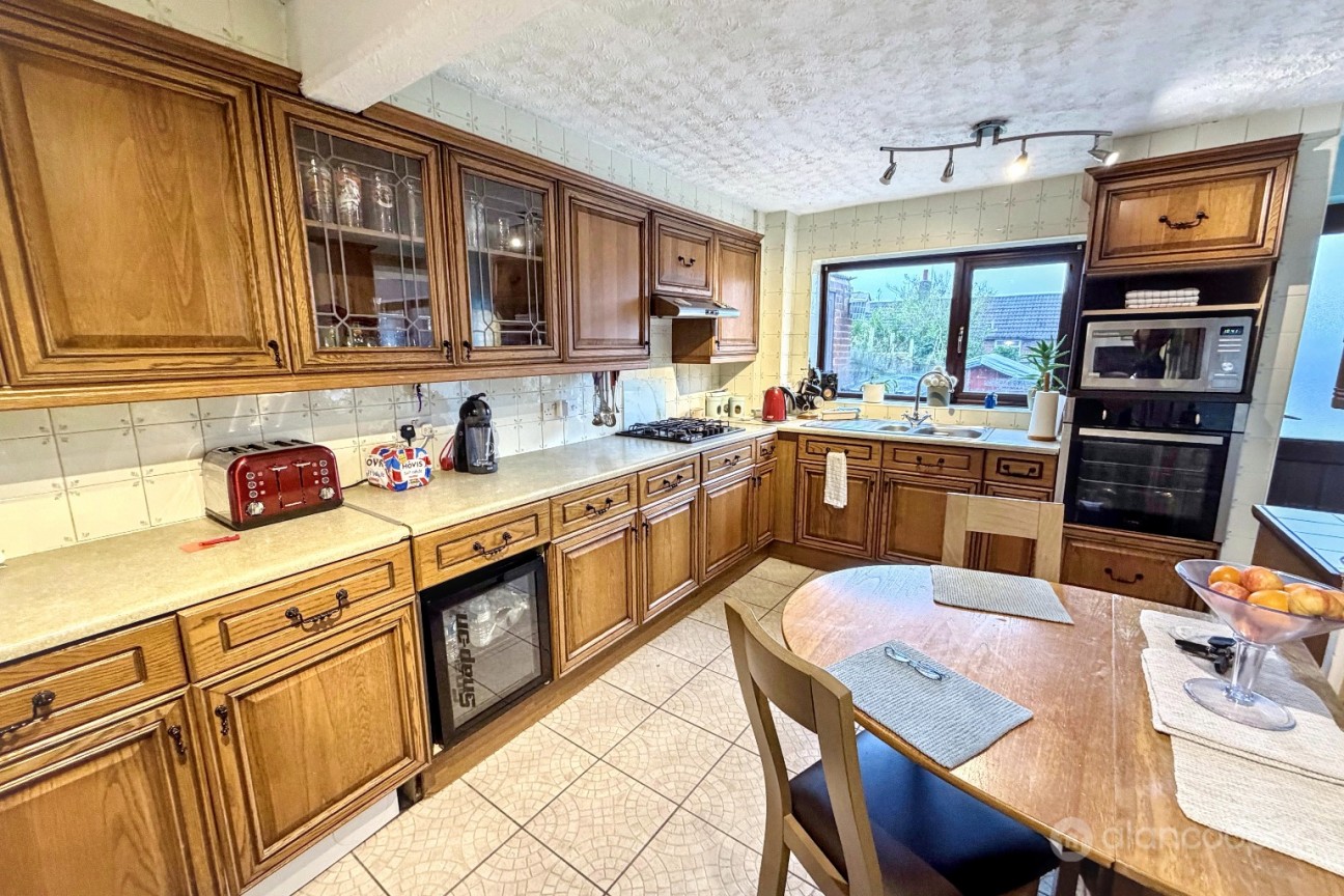 Queen Elizabeth Road, Nuneaton, CV10 9BA