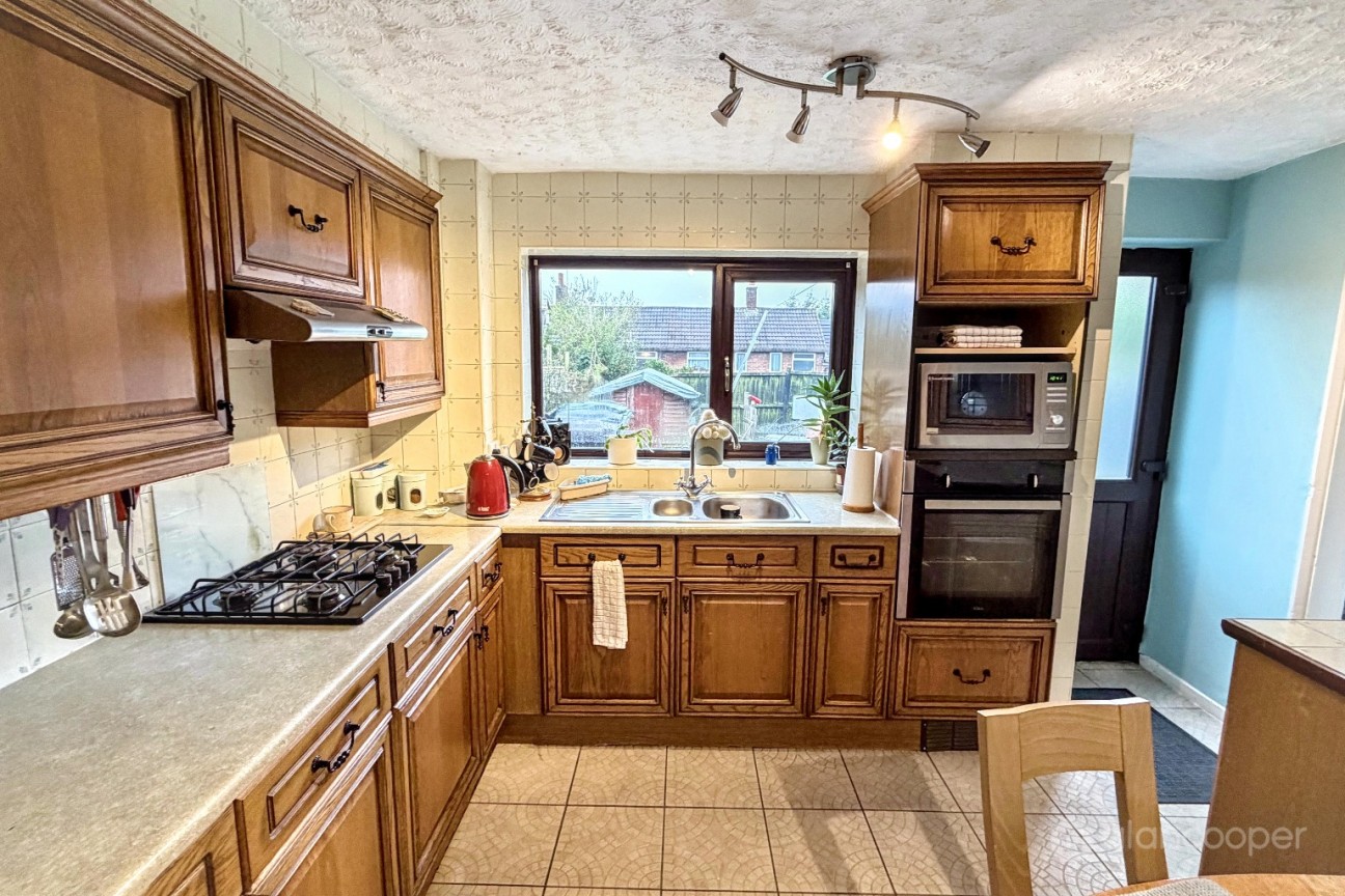 Queen Elizabeth Road, Nuneaton, CV10 9BA