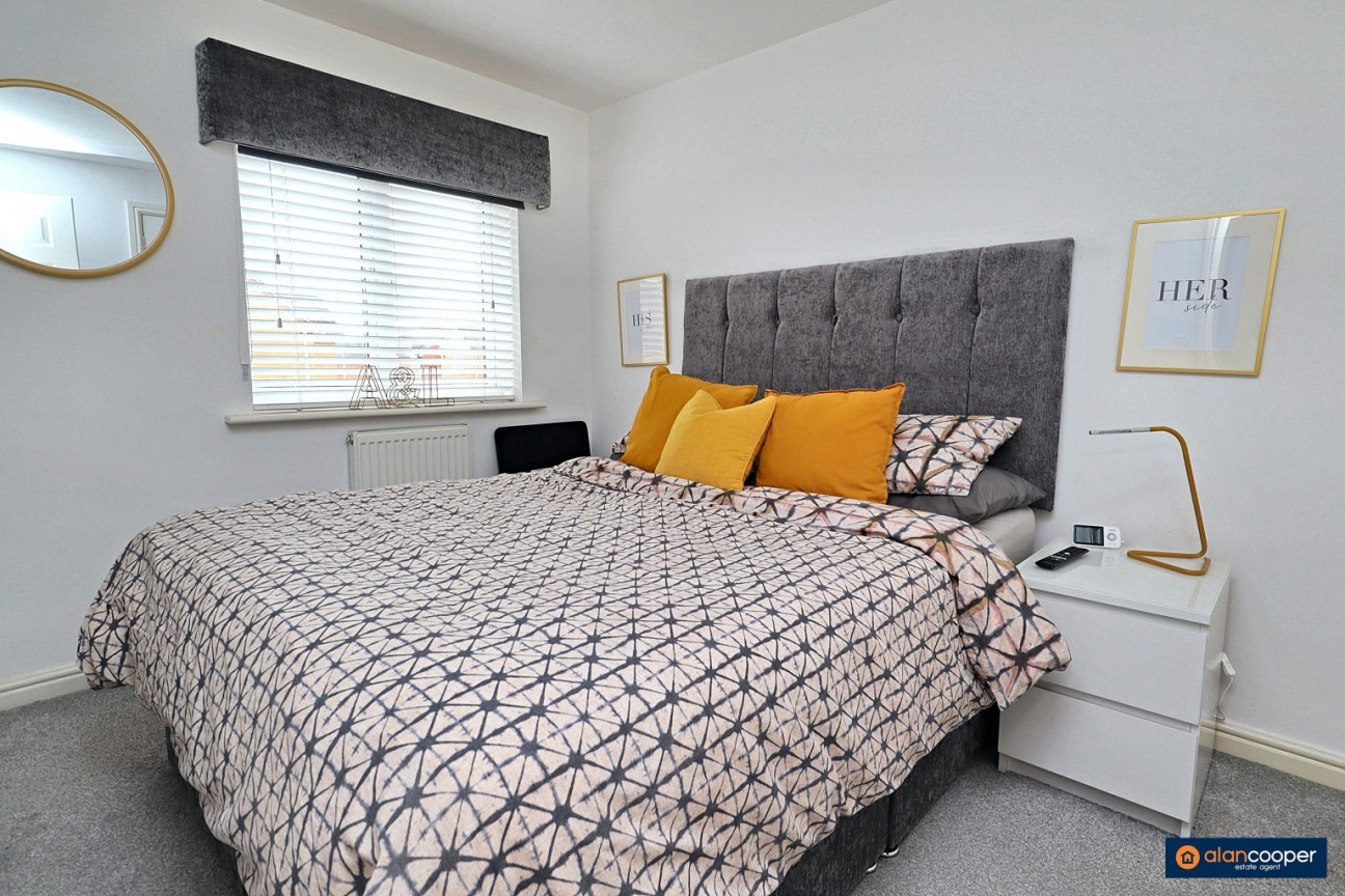 Upton Drive, Maple Park, Nuneaton, CV11 4GF